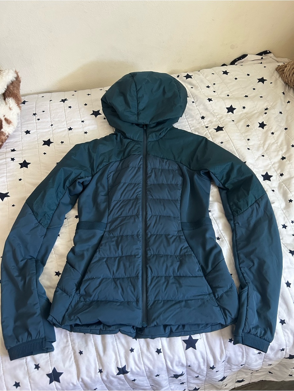 lululemon athletica Teal Hooded Lightweight Puffer Jacket - Picture 4 of 4
